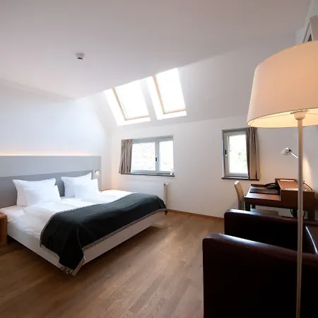 Otel Qube Bergheim