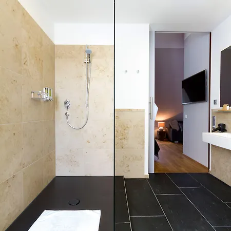Otel Qube Bergheim
