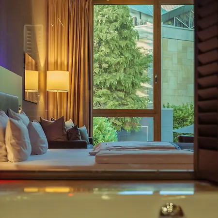 Otel Qube Bergheim